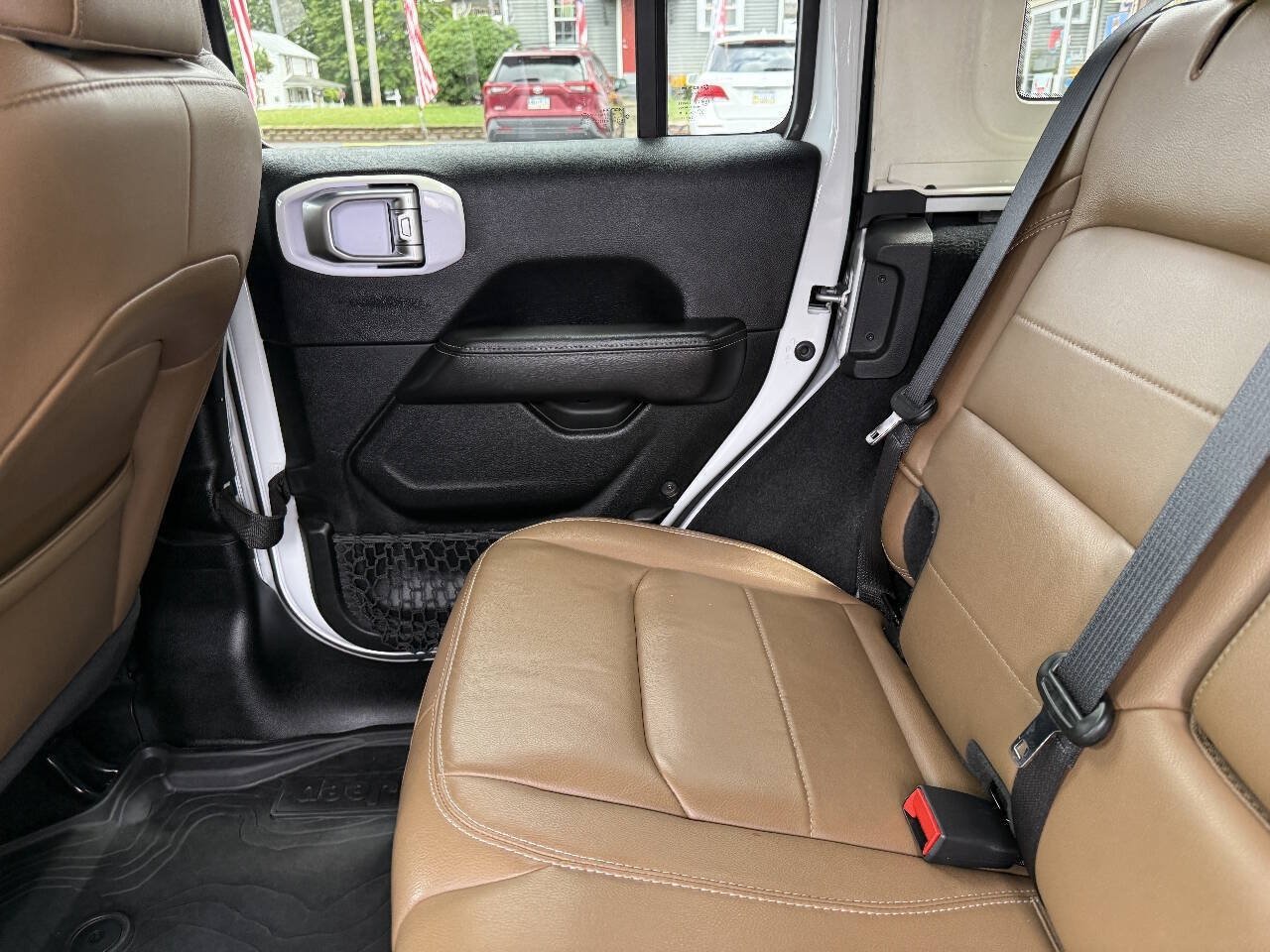 Used 2021 Jeep Wrangler Unlimited Sahara AWD/4WD image 14