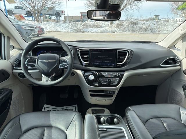 Used 2024 Chrysler Pacifica Touring-L image 22