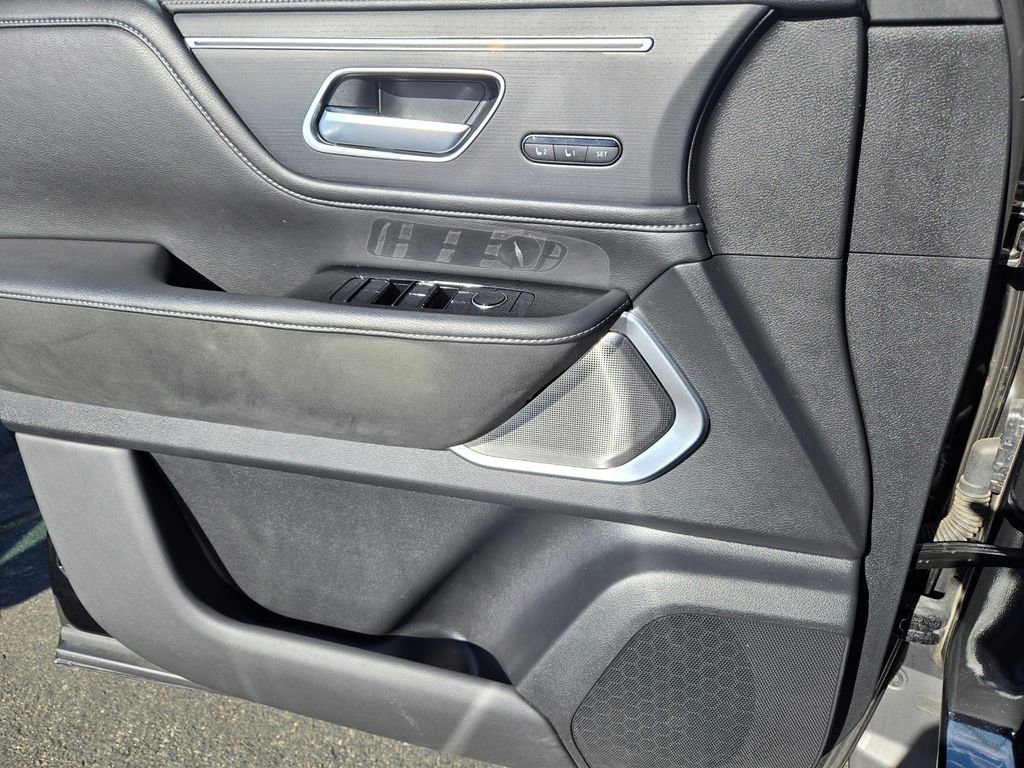 Used 2025 INFINITI QX80 Sensory image 16