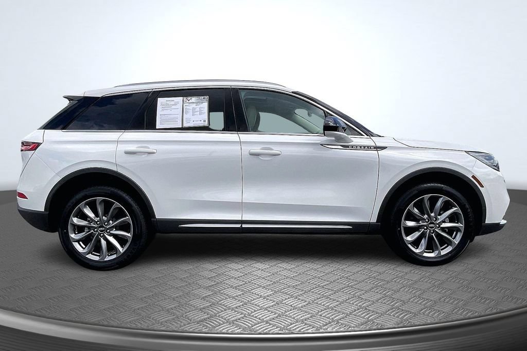 Used 2022 Lincoln Corsair FWD w/ Premium Package image 4
