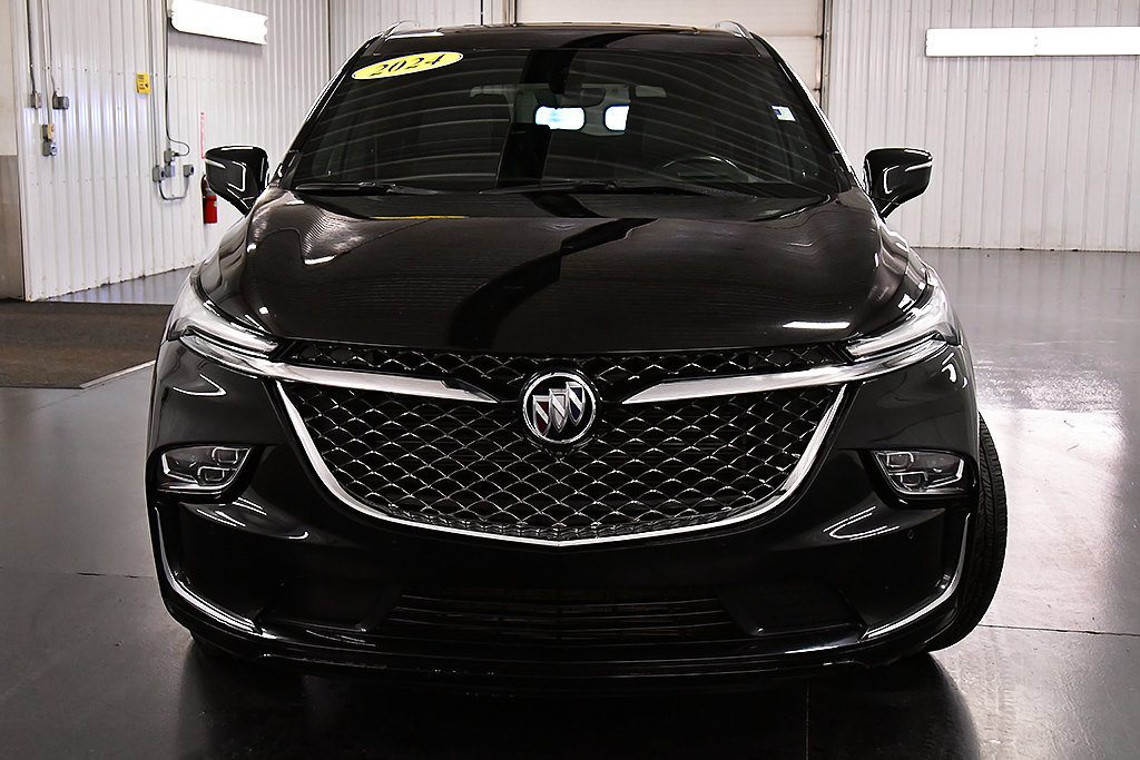 Used 2024 Buick Enclave Avenir w/ Avenir Technology Package AWD/4WD image 2