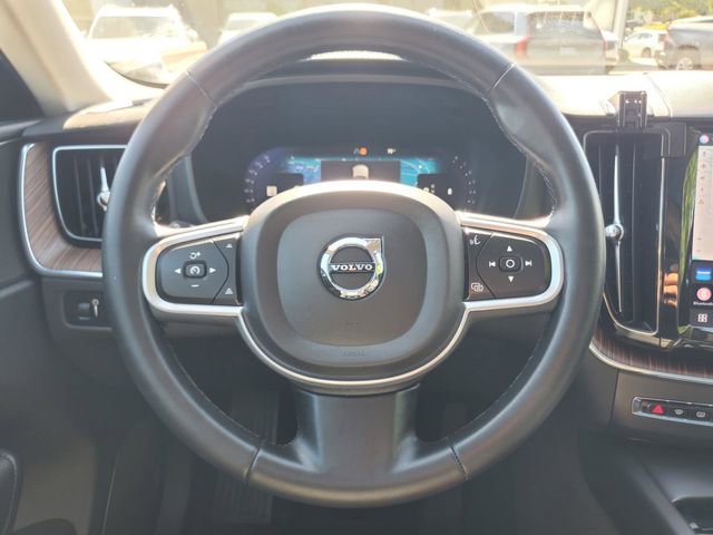 Used 2022 Volvo XC60 B5 Momentum w/ Climate Package AWD/4WD image 28