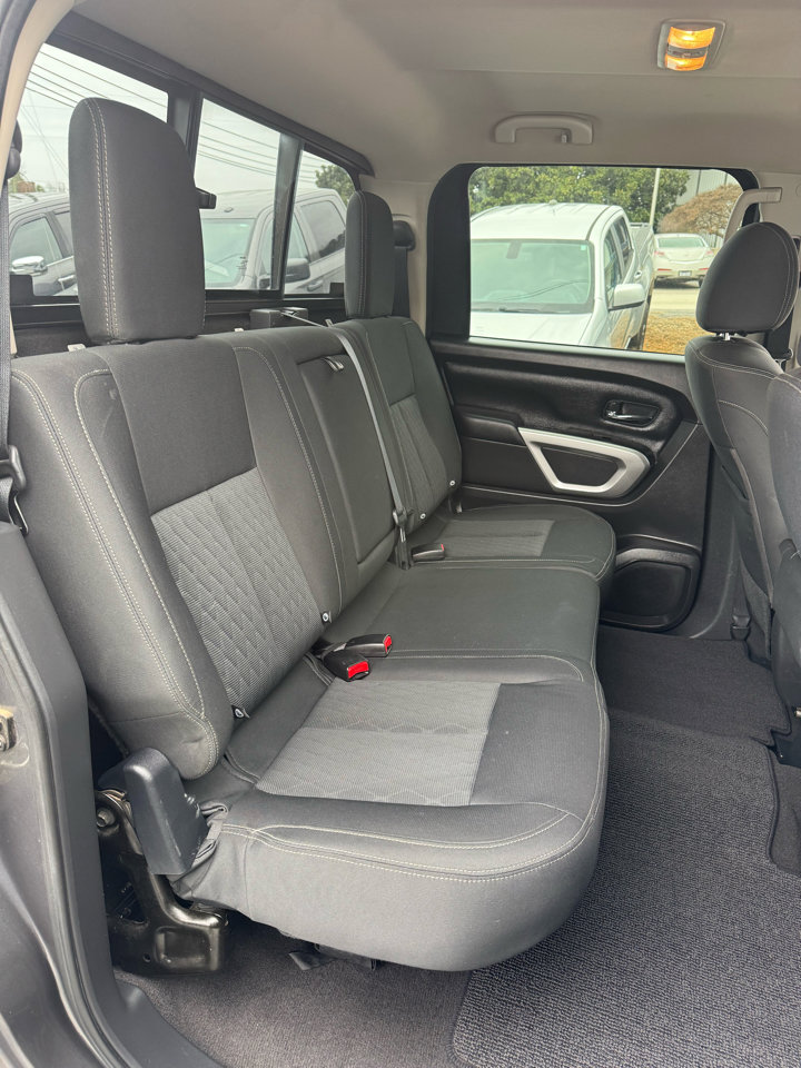 Used 2017 Nissan Titan SV image 19