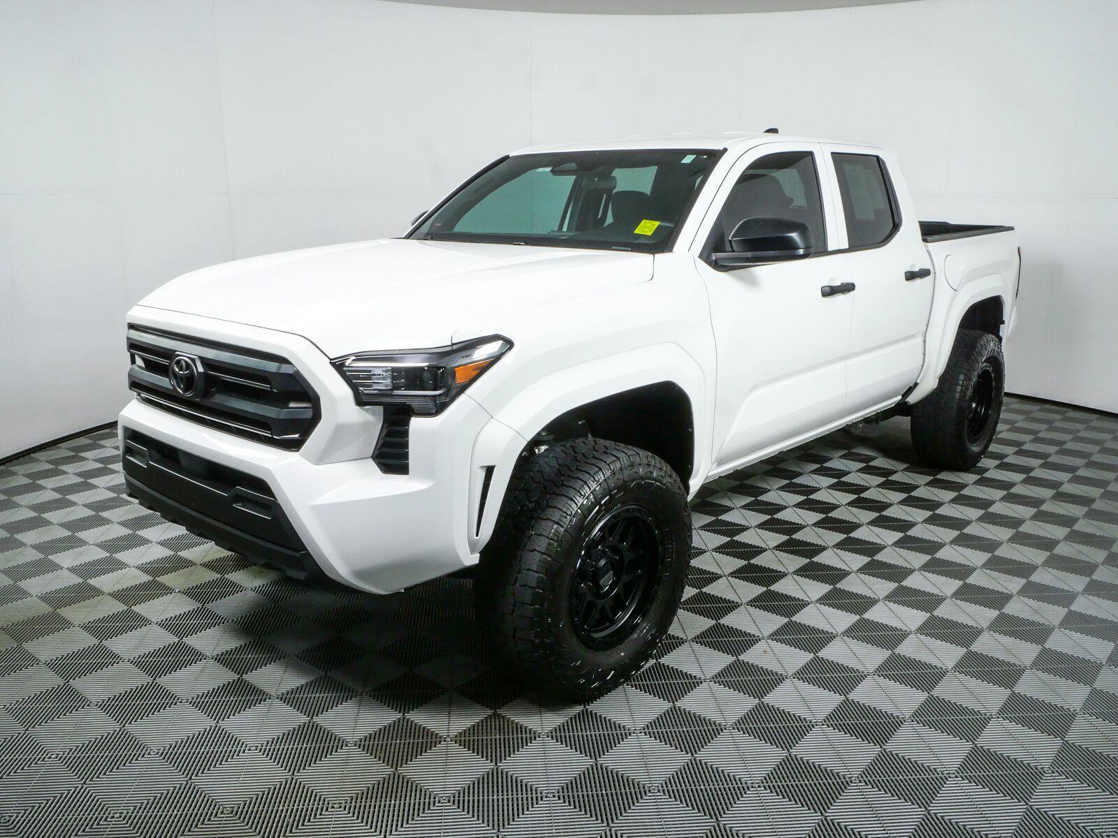 Used 2025 Toyota Tacoma SR AWD/4WD image 23