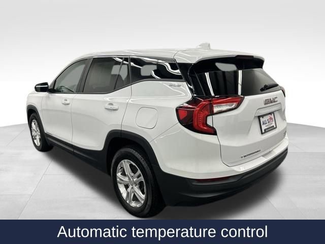 Used 2024 GMC Terrain SLE image 9