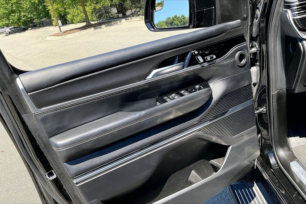 Certified 2024 Jeep Grand Wagoneer L Series II w/ Quick Order Packagew 28T AWD/4WD image 29