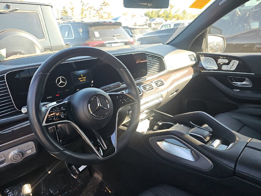 Used 2024 Mercedes-Benz GLS 450 4MATIC image 17