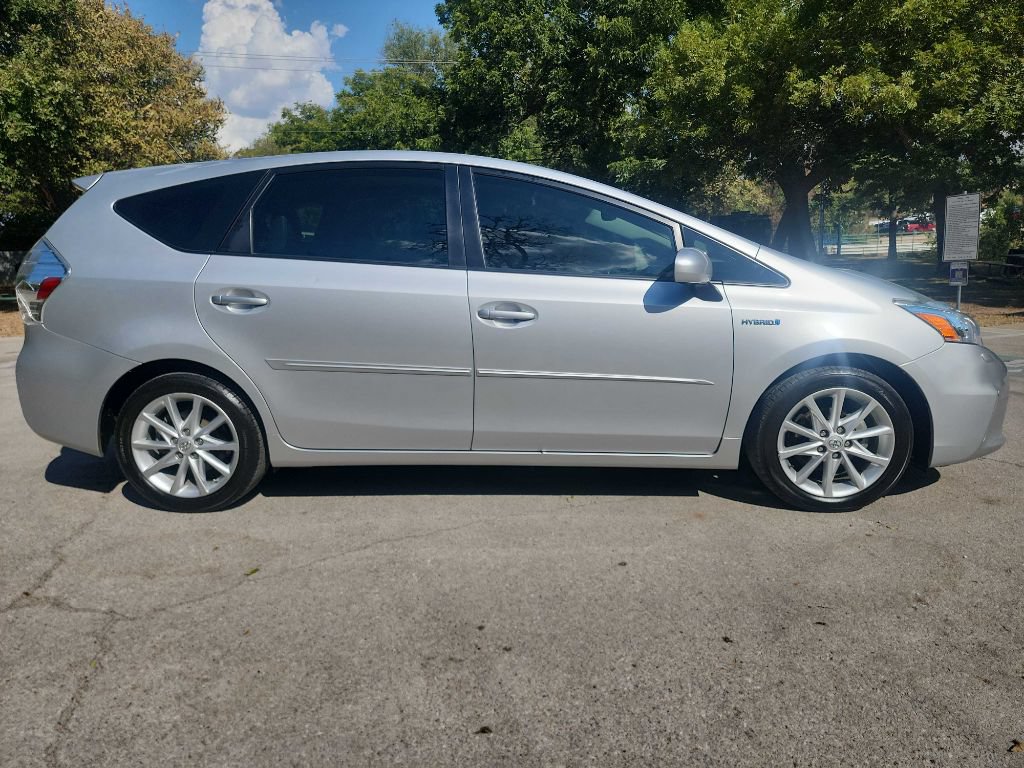 Used 2014 Toyota Prius V Five FWD image 8