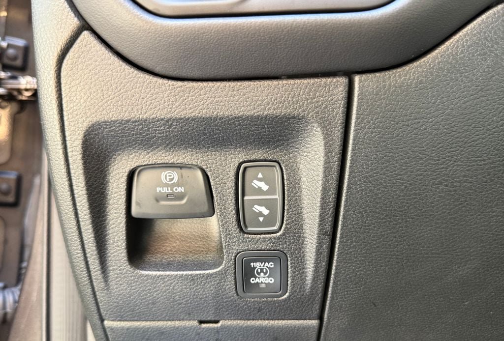 Used 2025 RAM 1500 Limited AWD/4WD image 30