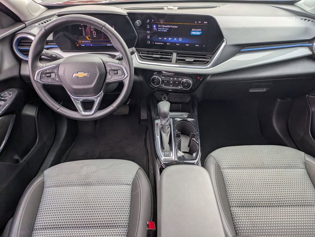 Used 2025 Chevrolet Trax LT w/ LT Convenience Package image 25