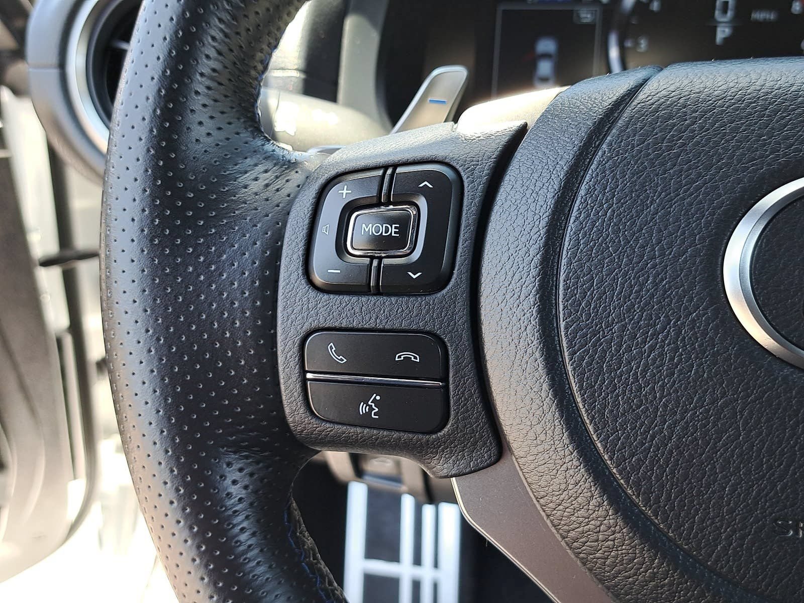 Used 2024 Lexus RC F w/ Premium Package RWD image 17