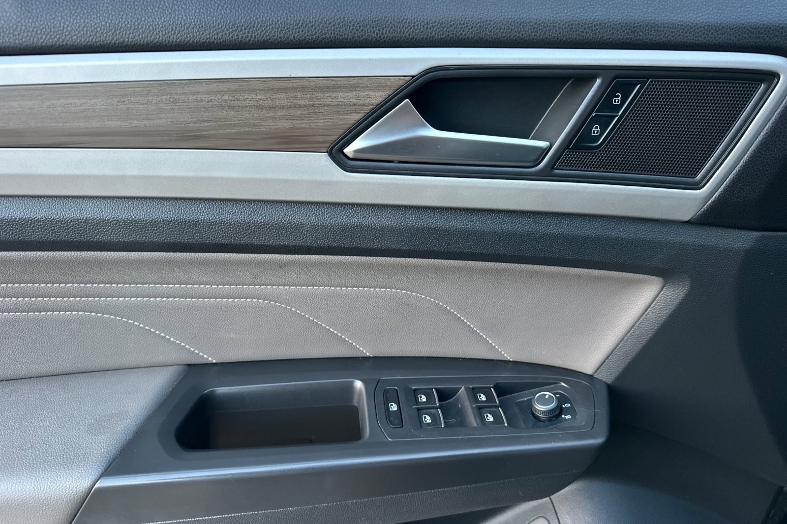 Used 2022 Volkswagen Atlas SEL image 11