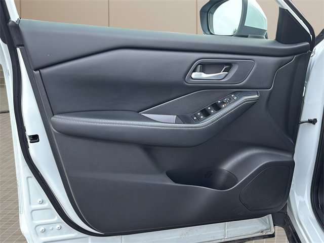 Used 2024 Nissan Rogue SV image 15