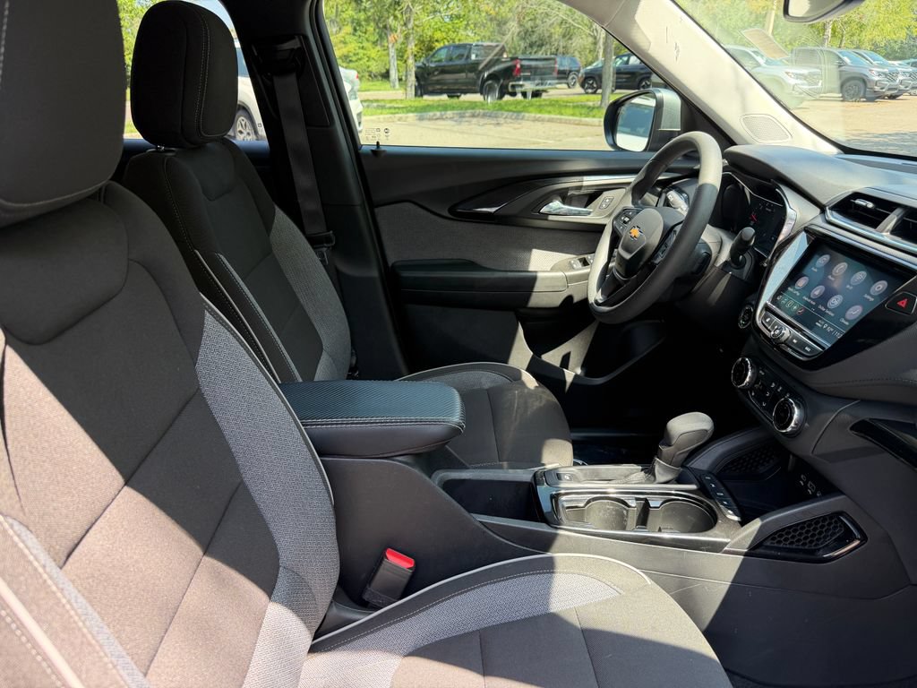 Used 2023 Chevrolet TrailBlazer LT w/ Convenience Package FWD image 8