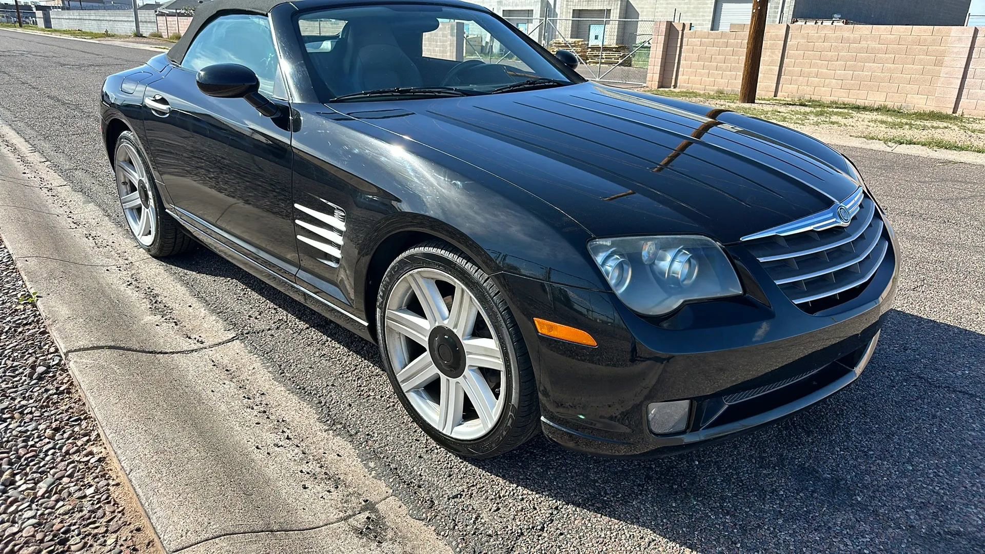 Used 2005 Chrysler Crossfire Limited image 2