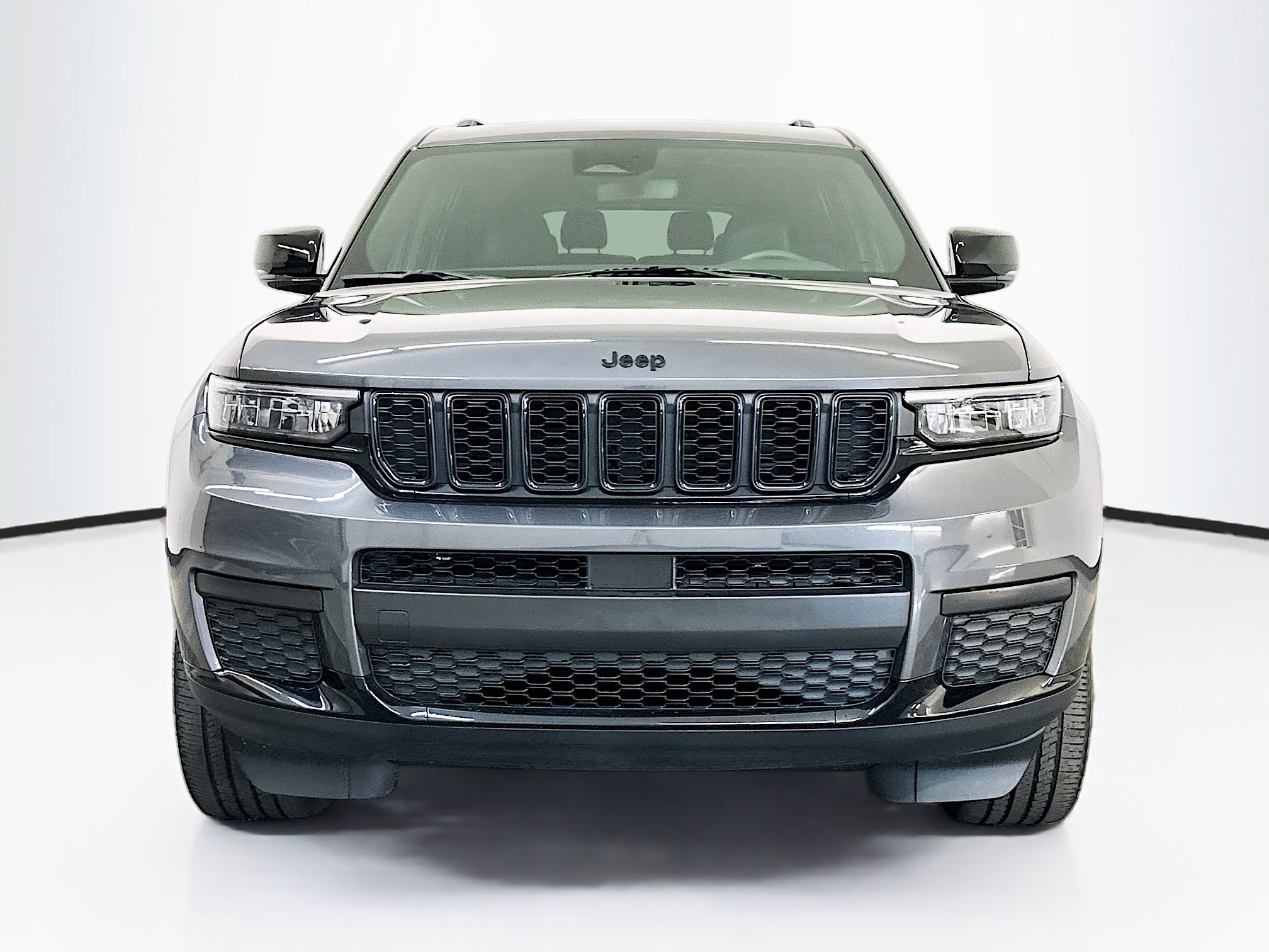 Used 2023 Jeep Grand Cherokee L Laredo image 2