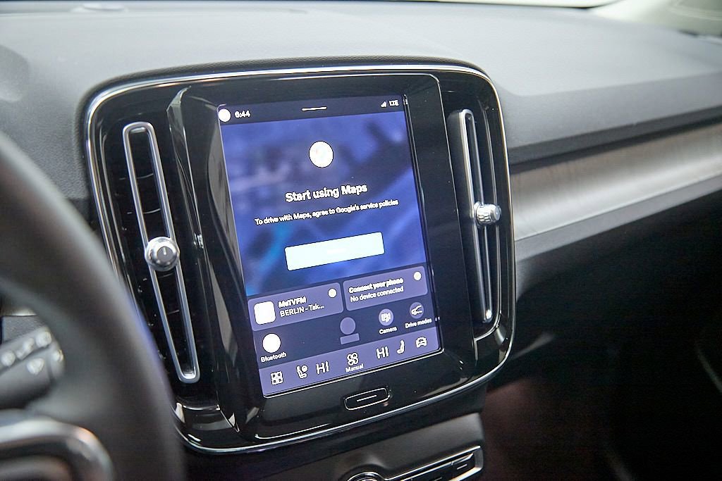 Certified 2023 Volvo XC40 B5 Plus image 14