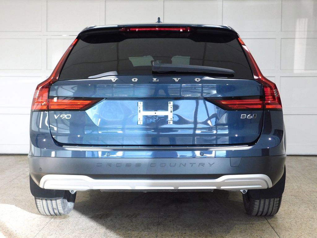 Used 2026 Volvo V90 B6 Cross Country Ultra image 5