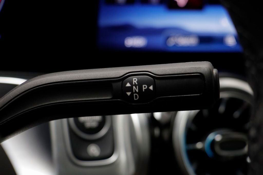 Used 2025 Mercedes-Benz GLB 35 AMG 4MATIC image 12