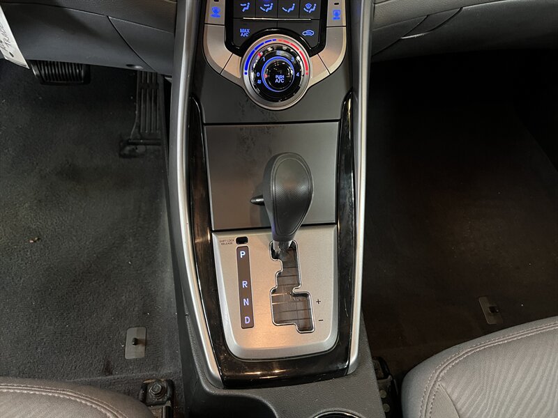 Used 2013 Hyundai Elantra GLS FWD image 17