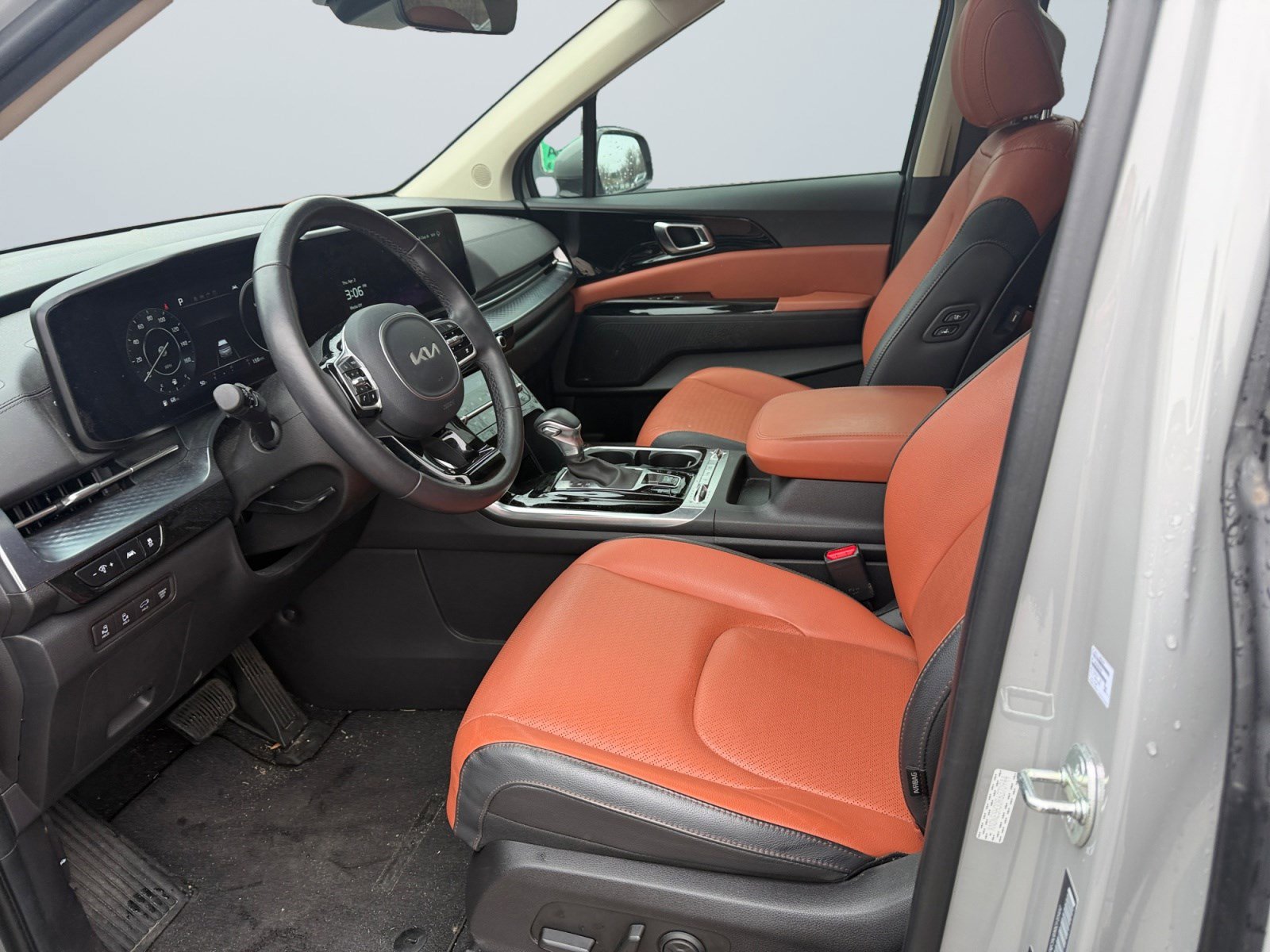 Used 2024 Kia Carnival SX Prestige image 11