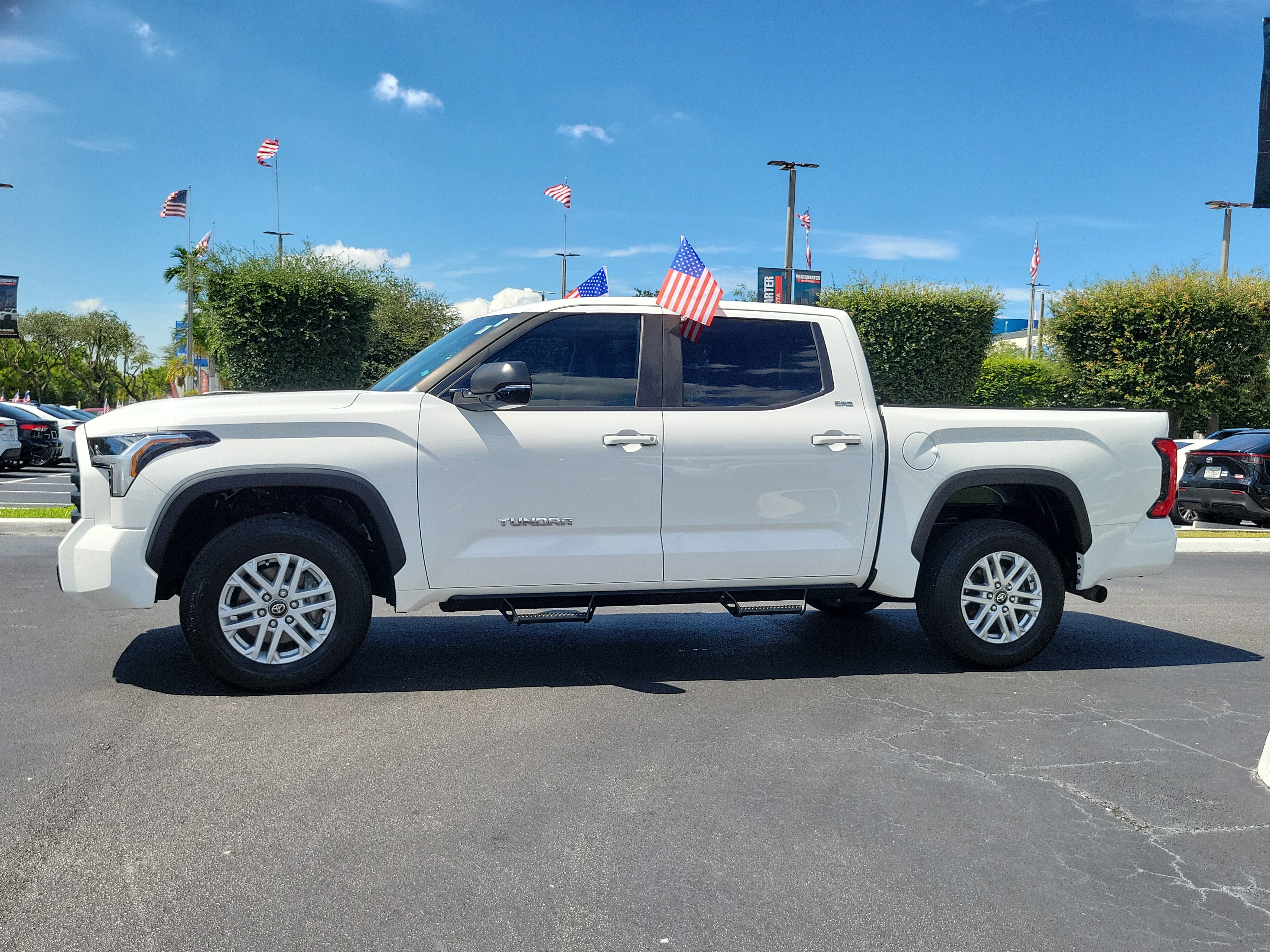 Used 2025 Toyota Tundra SR5 w/ SR5 Premium Package AWD/4WD image 7