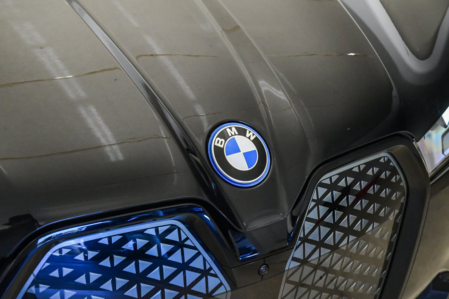 Certified 2024 BMW iX xDrive50 AWD/4WD image 7