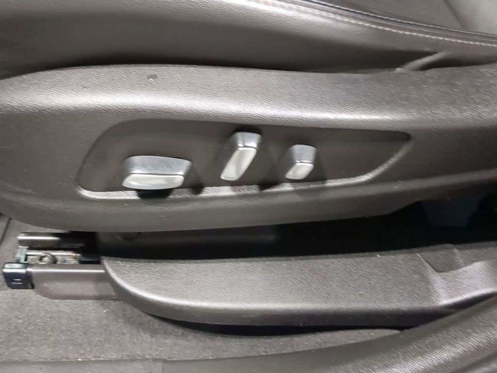 Used 2023 Cadillac XT6 Premium Luxury image 25