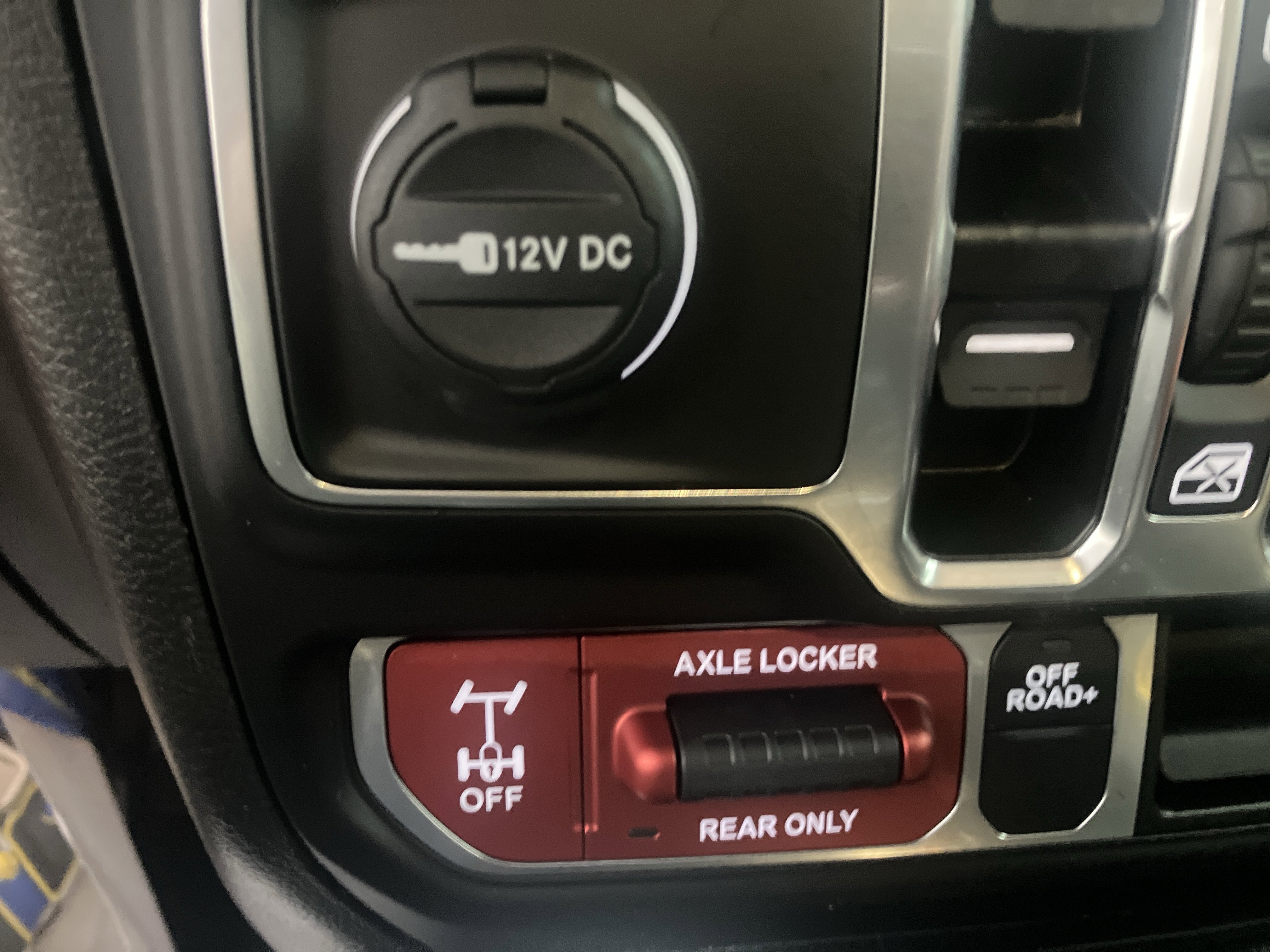 Used 2023 Jeep Gladiator Mojave w/ Cold Weather Group image 28