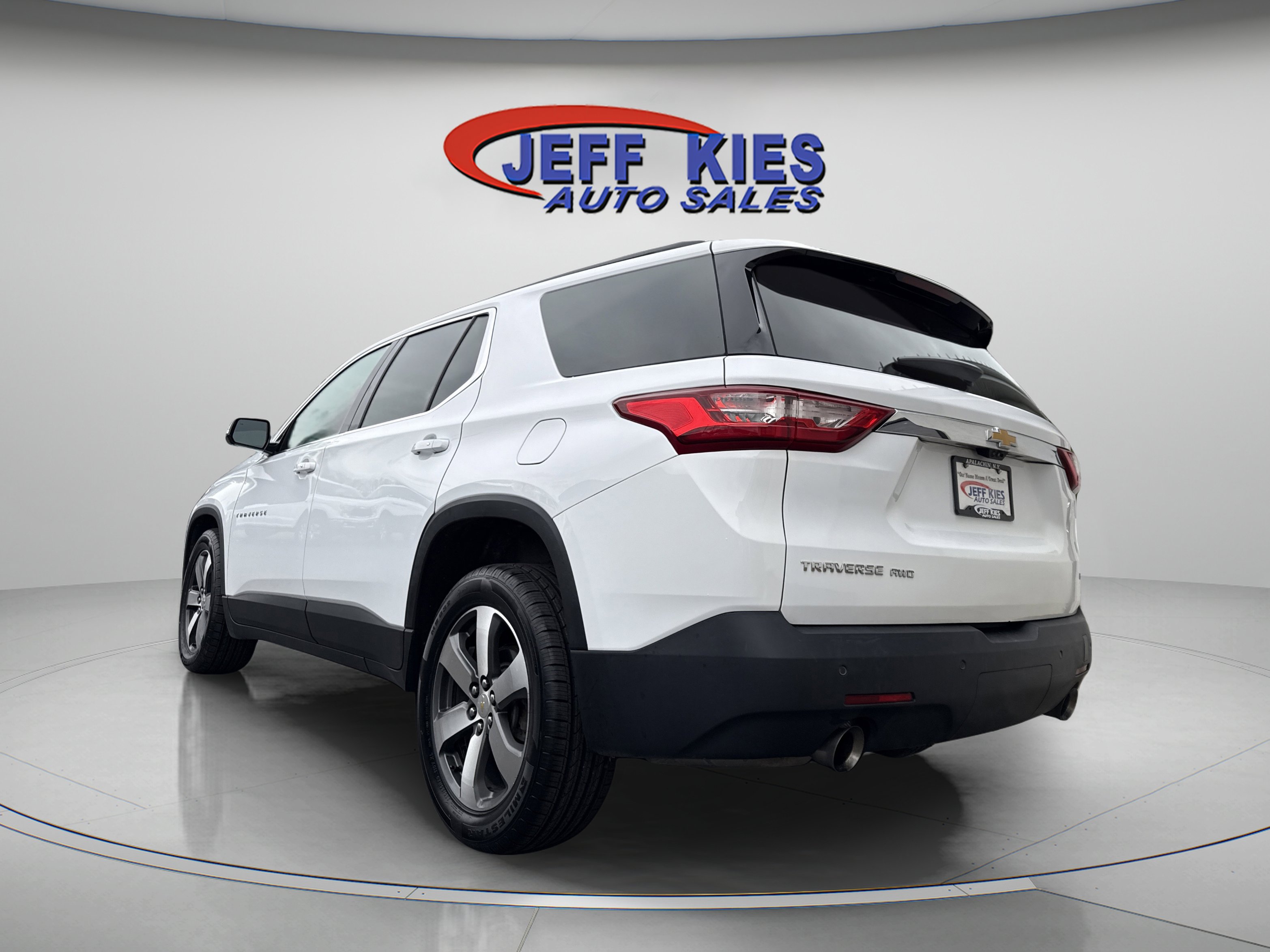 Used 2019 Chevrolet Traverse LT w/ LT Premium Package image 4