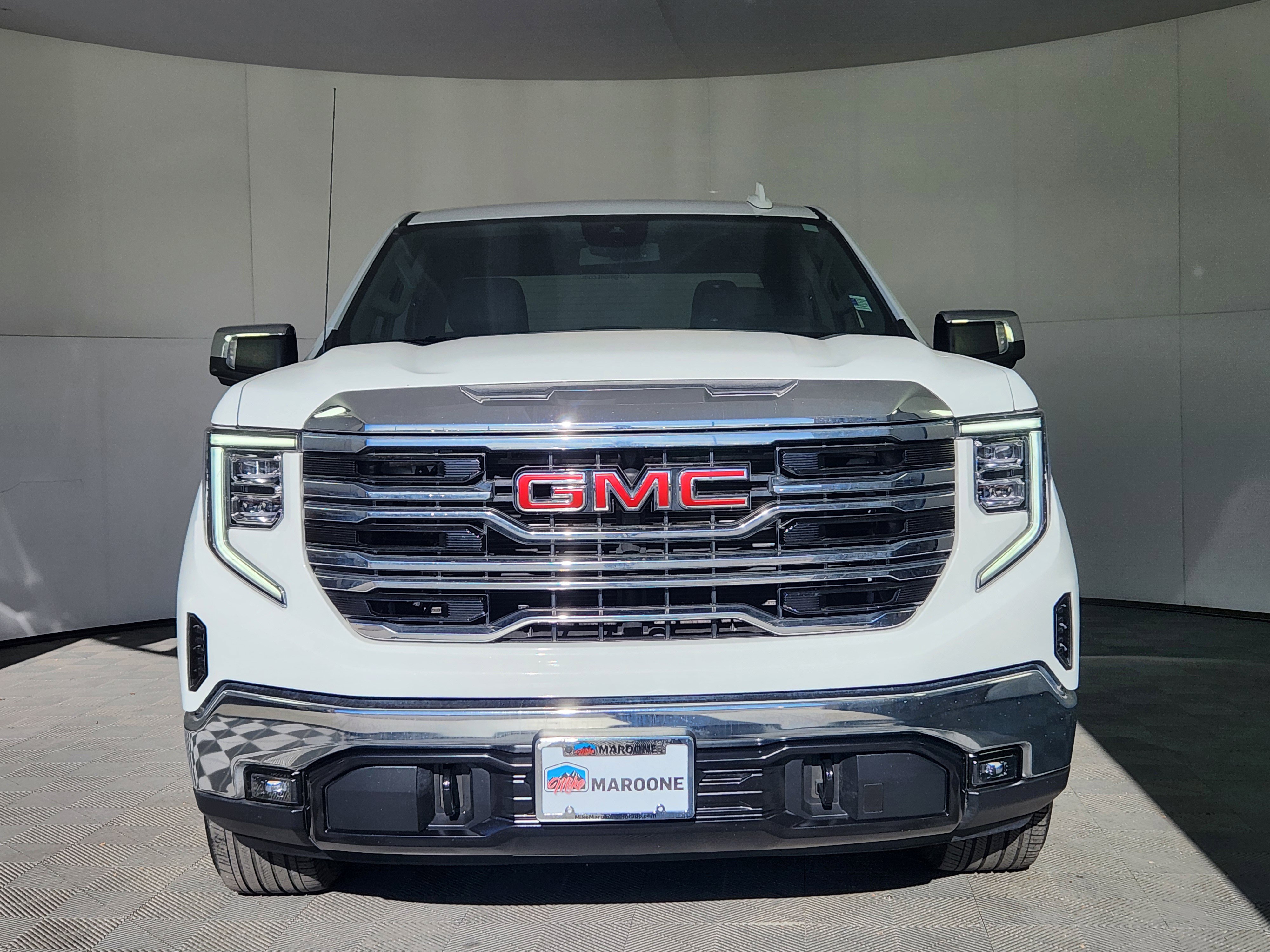 Used 2024 GMC Sierra 1500 SLT image 2