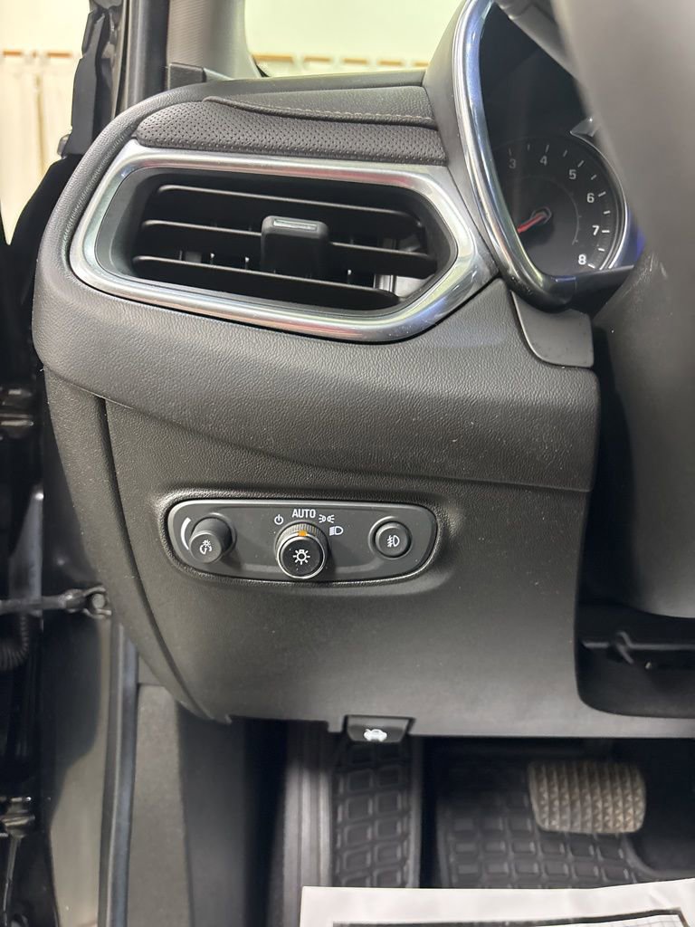 Used 2020 Chevrolet Equinox Premier image 10