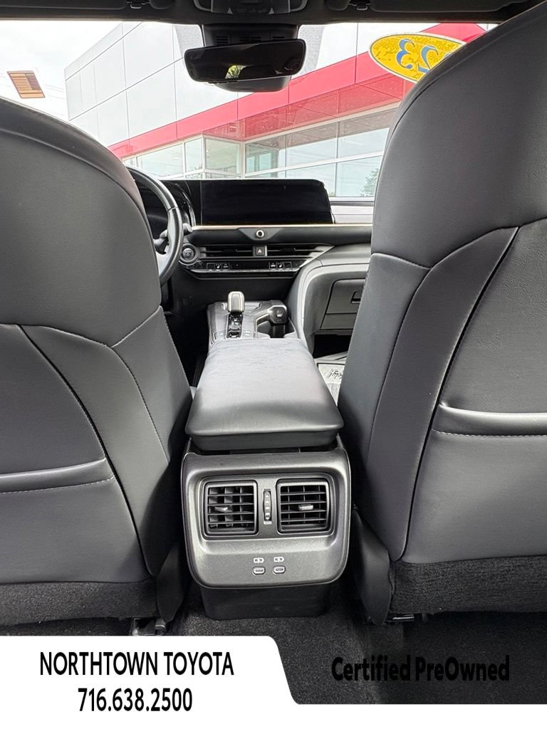 Used 2023 Toyota Crown AWD/4WD image 18
