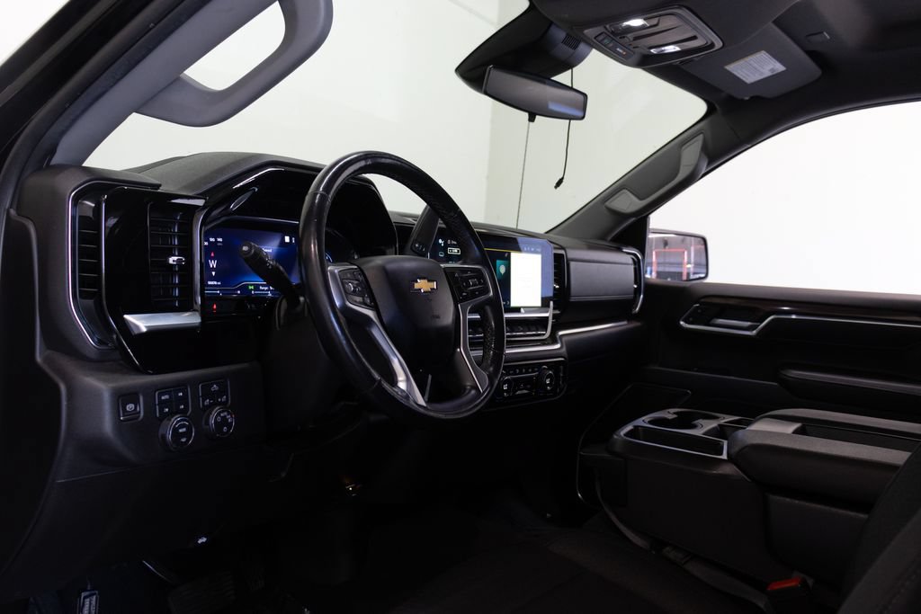 Used 2022 Chevrolet Silverado 1500 LT w/ Z71 Off-Road Package AWD/4WD image 19
