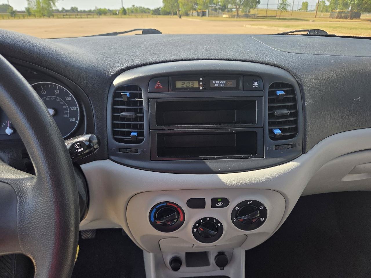 Used 2009 Hyundai Accent GS FWD image 17