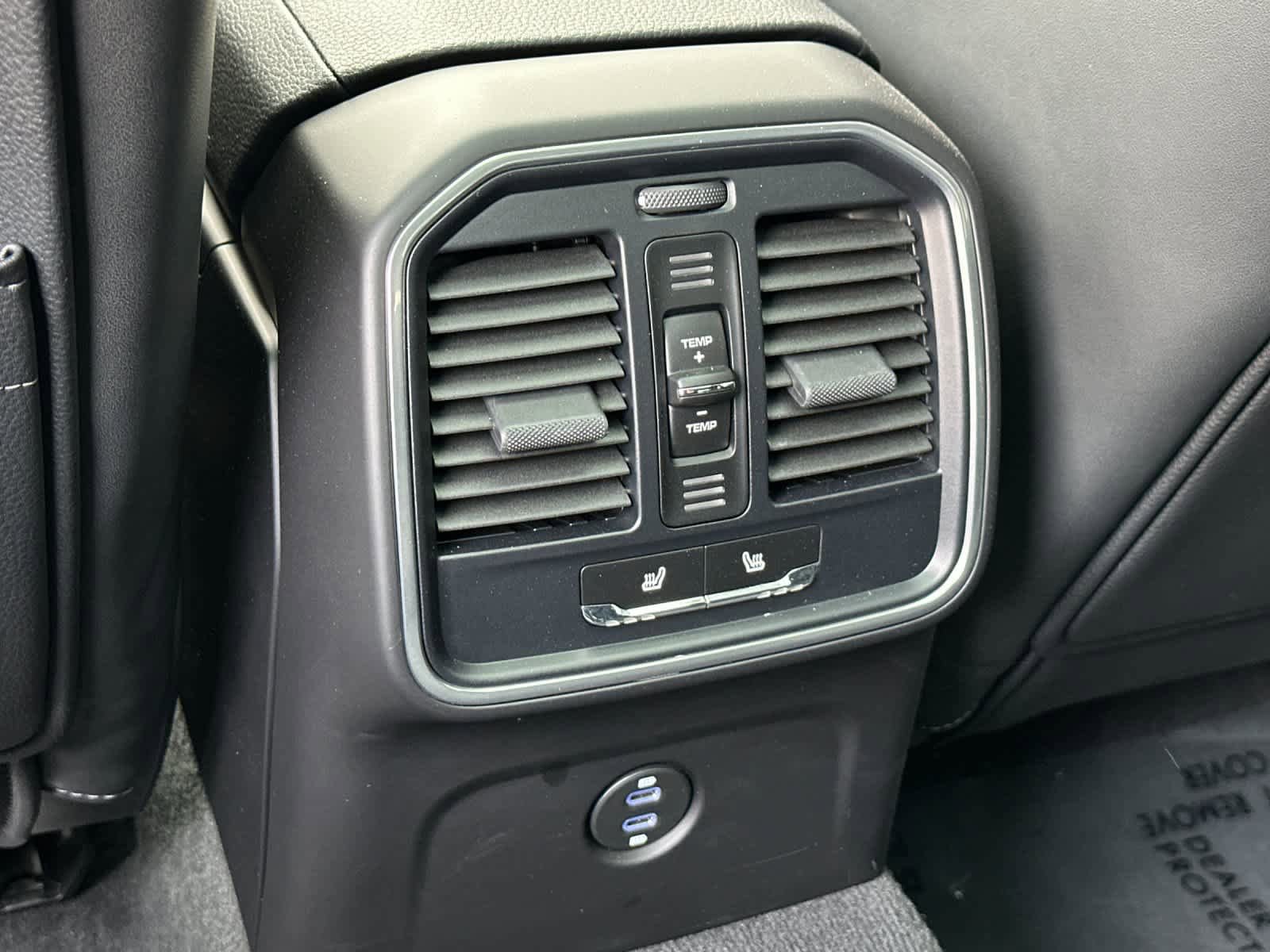Certified 2025 Porsche Macan AWD/4WD image 14
