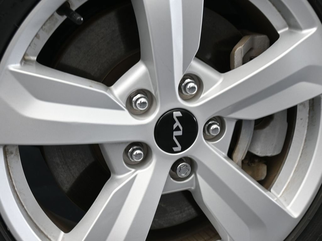 Used 2023 Kia Sorento LX image 41