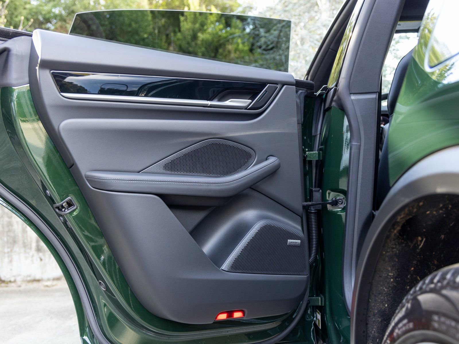 Certified 2025 Porsche Macan Electric image 38