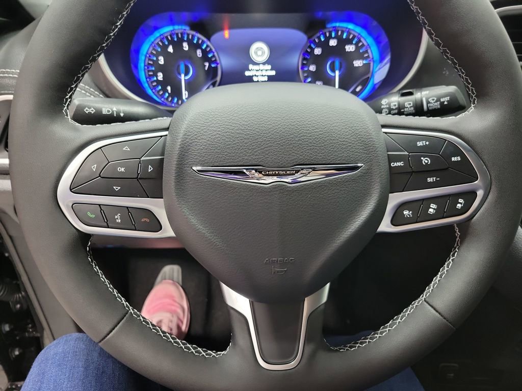 New 2026 Chrysler Pacifica Select image 15