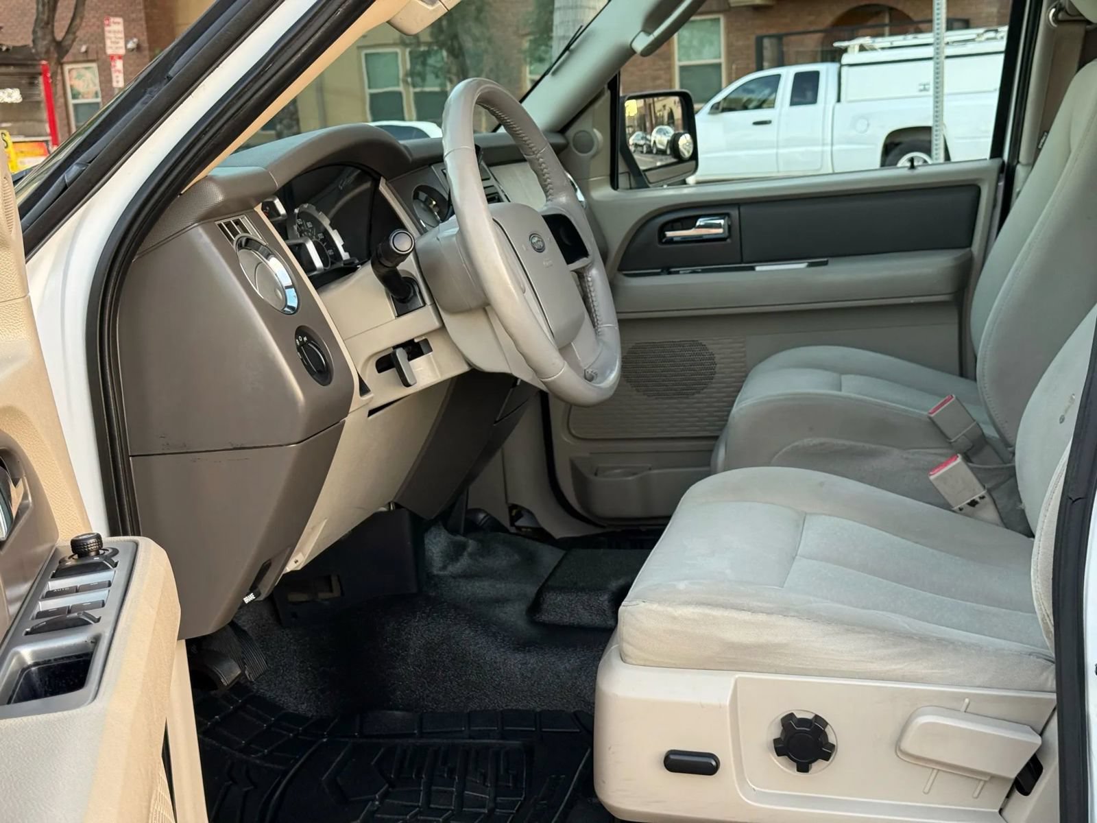Used 2010 Ford Expedition XLT AWD/4WD image 16