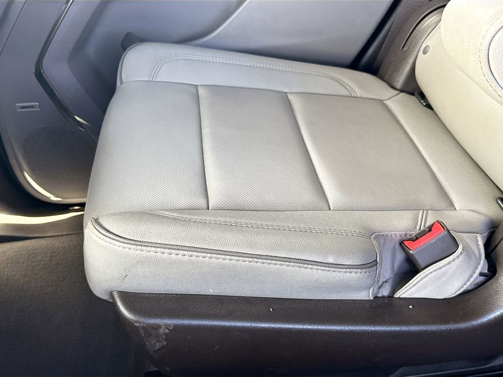 Used 2023 GMC Yukon SLT image 29