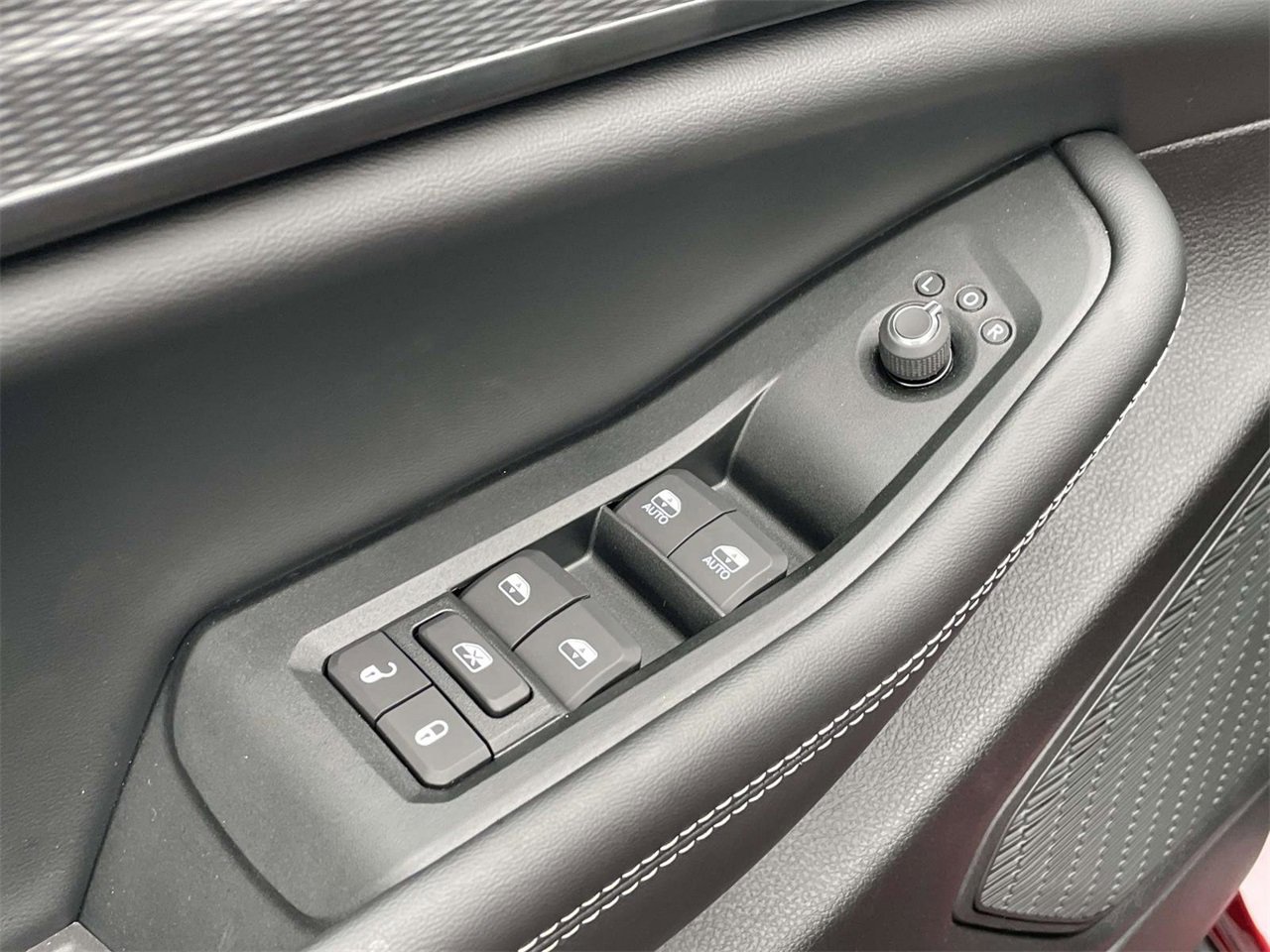 New 2025 Jeep Grand Cherokee Altitude image 29