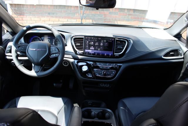 Used 2023 Chrysler Pacifica Touring-L w/ S Appearance Package AWD/4WD image 43