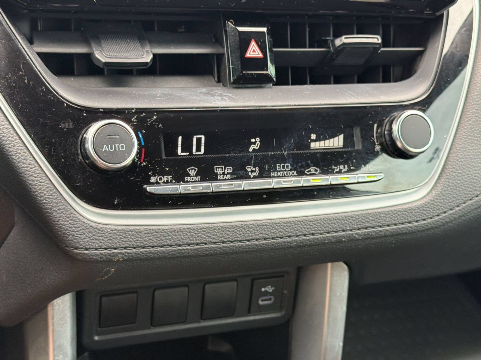 Used 2024 Toyota Corolla Cross AWD Hybrid image 19