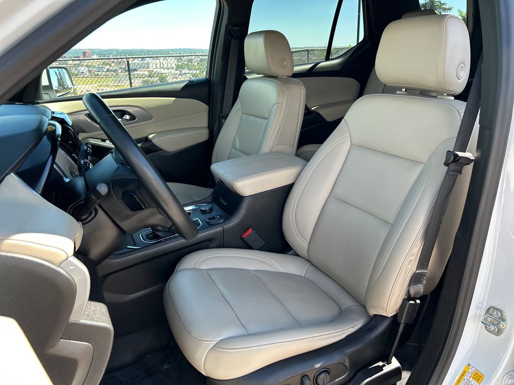 Used 2023 Chevrolet Traverse LT w/ LT Premium Package AWD/4WD image 15
