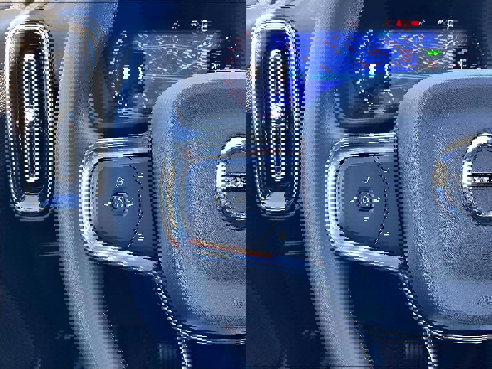 Used 2024 Volvo XC40 Recharge Plus w/ Protection Package Premier image 21