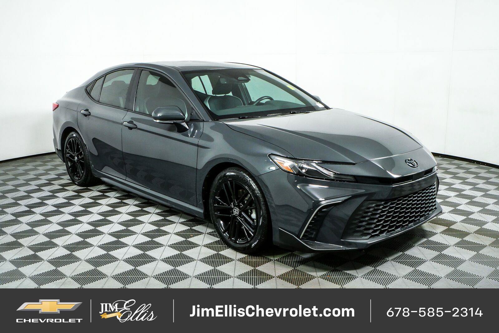 Used 2025 Toyota Camry SE w/ Convenience Package