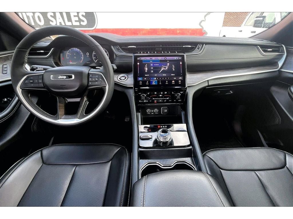 Used 2025 Jeep Grand Cherokee L Limited w/ Luxury Tech Group II image 16