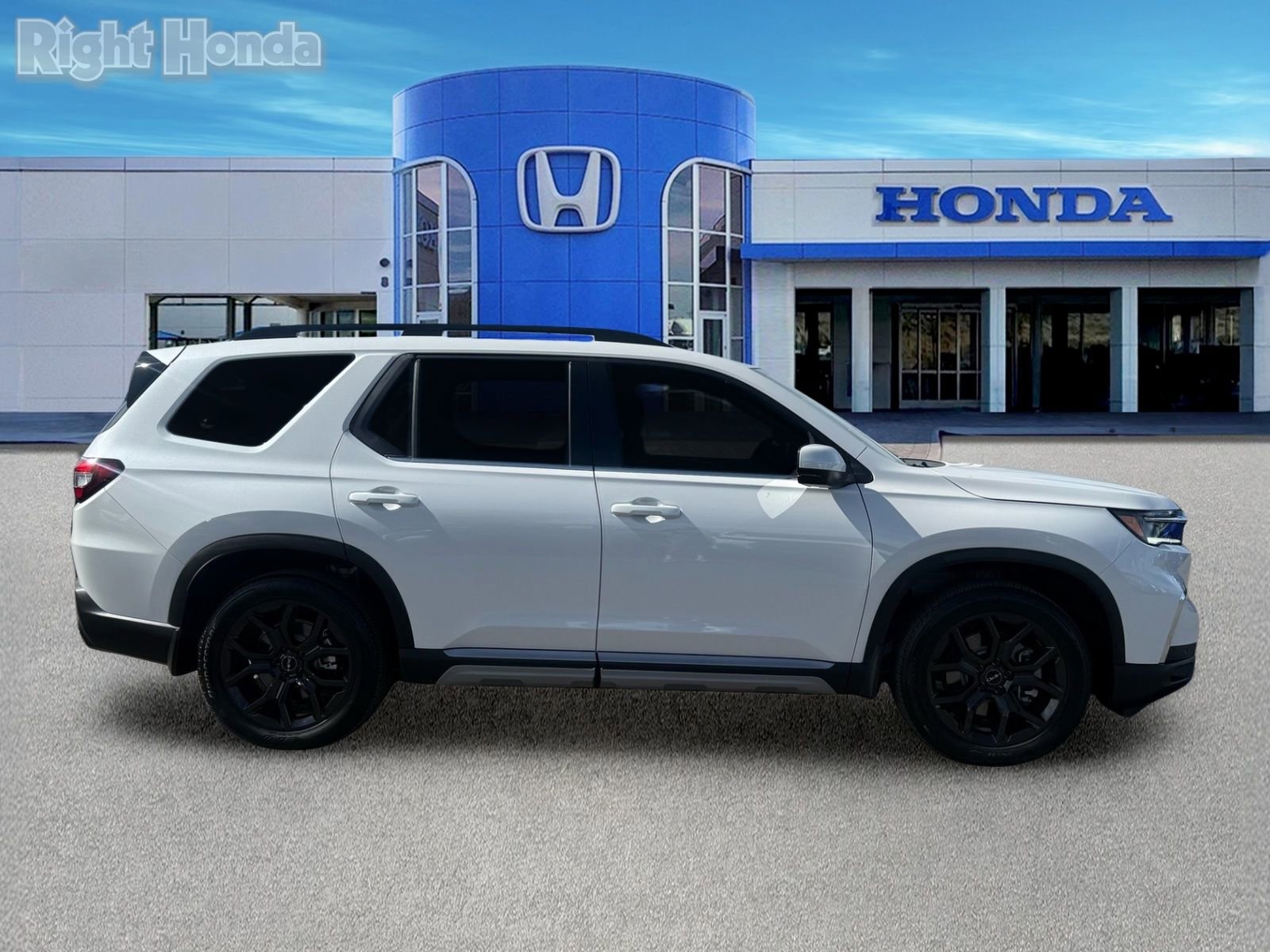 Certified 2025 Honda Pilot Touring image 9