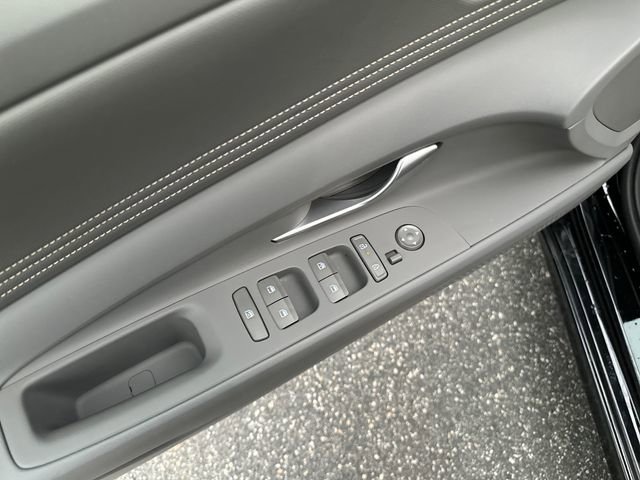 Certified 2025 Hyundai Elantra SEL image 11